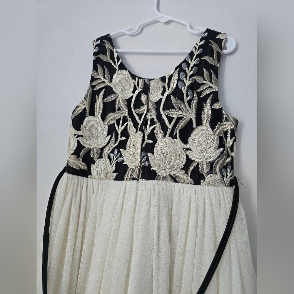 Elegant Black and White Kids Dress Size 12 - Picture 5 of 11